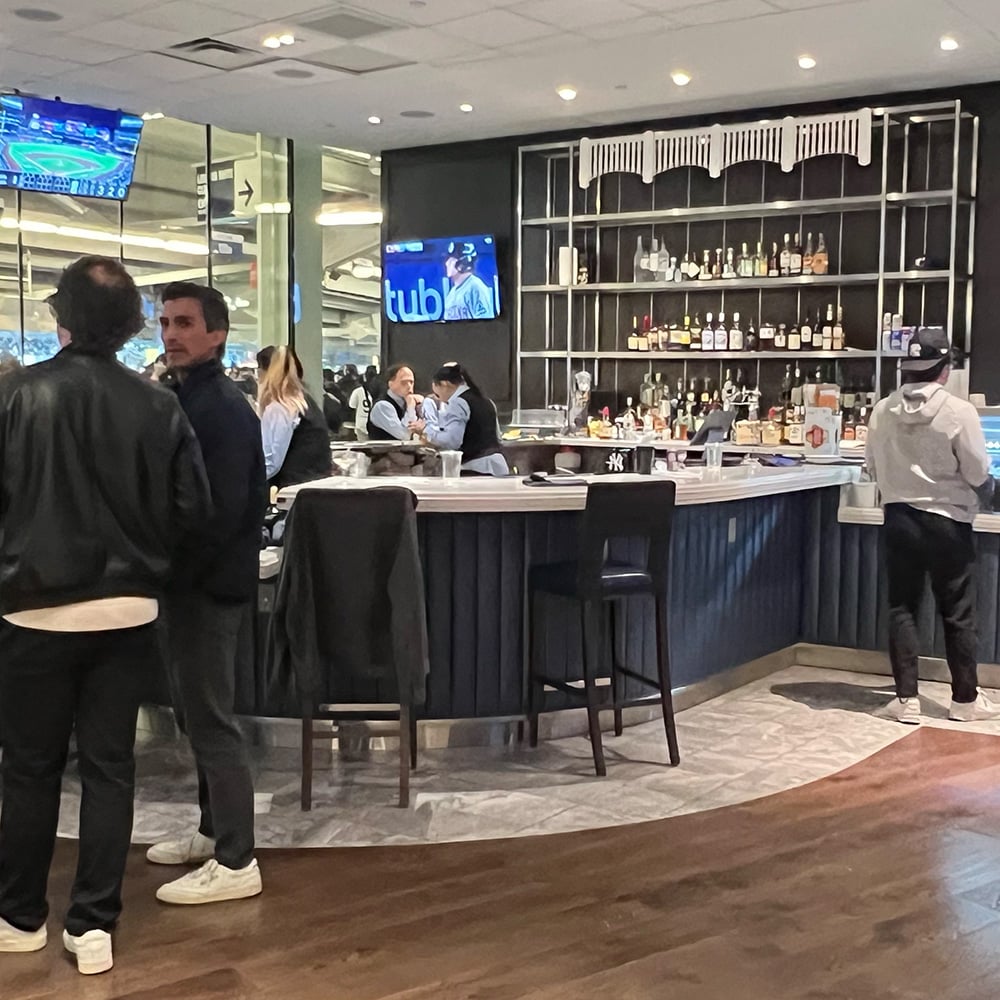 yankee-stadium-legends-suite-club-bar